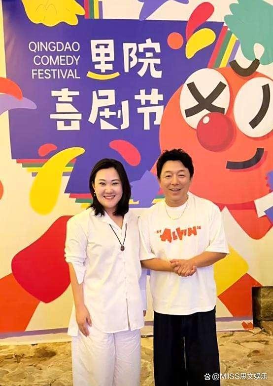 黄渤赴山东为胞姐庆祝生日，全身装扮价值百万，家庭聚餐蛋糕颇为奢华