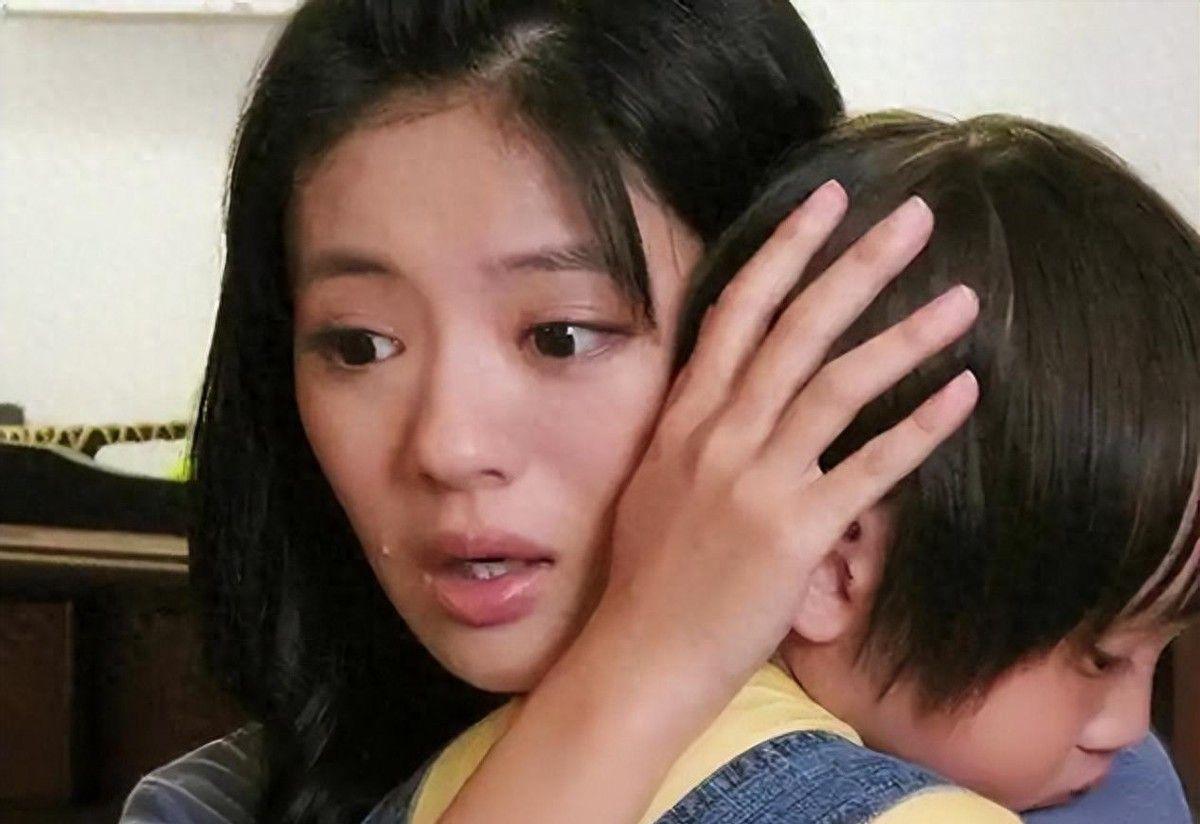 44岁安以轩近况曝光：豪门梦碎后生活依然潇洒