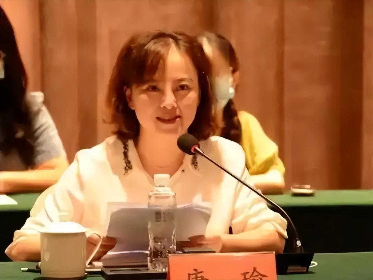 美女干部唐瑜：从接受调查到开除公职的完整流程解析