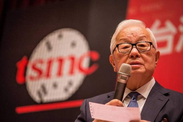 台积电陷美困境：张忠谋预言成真，技术霸权博弈下的艰难抉择