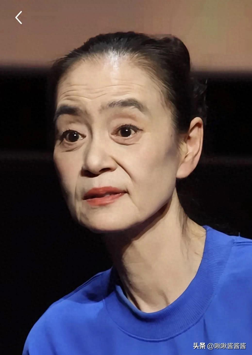 66岁刘雪华近况曝光：过瘦显老态，牙龈萎缩假牙明显