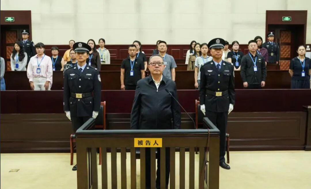 青岛人大原副主任张锡君受贿超3亿被判死缓，终身监禁