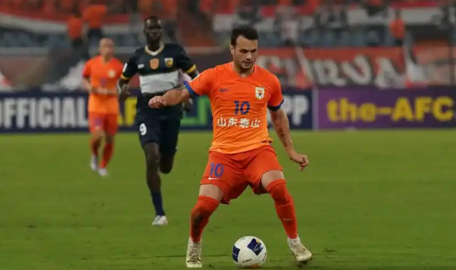 北京国安4-2终结三连败，麦麦提江争议判罚引热议，射手榜争冠白热化