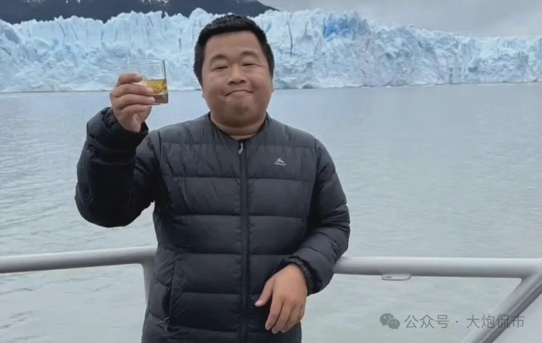 蓝战非账号遭禁关注：从游戏顶流到旅行博主的意外转折