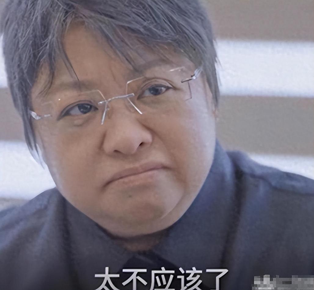 假慈善、贪污上亿？被实名举报的韩红，如今连坐椅子都成了“错”