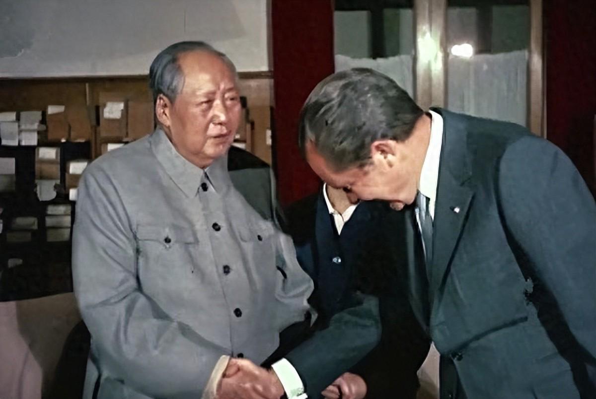 周恩来离京期间，谁接替总理重任？毛主席力荐董必武获一致认可
