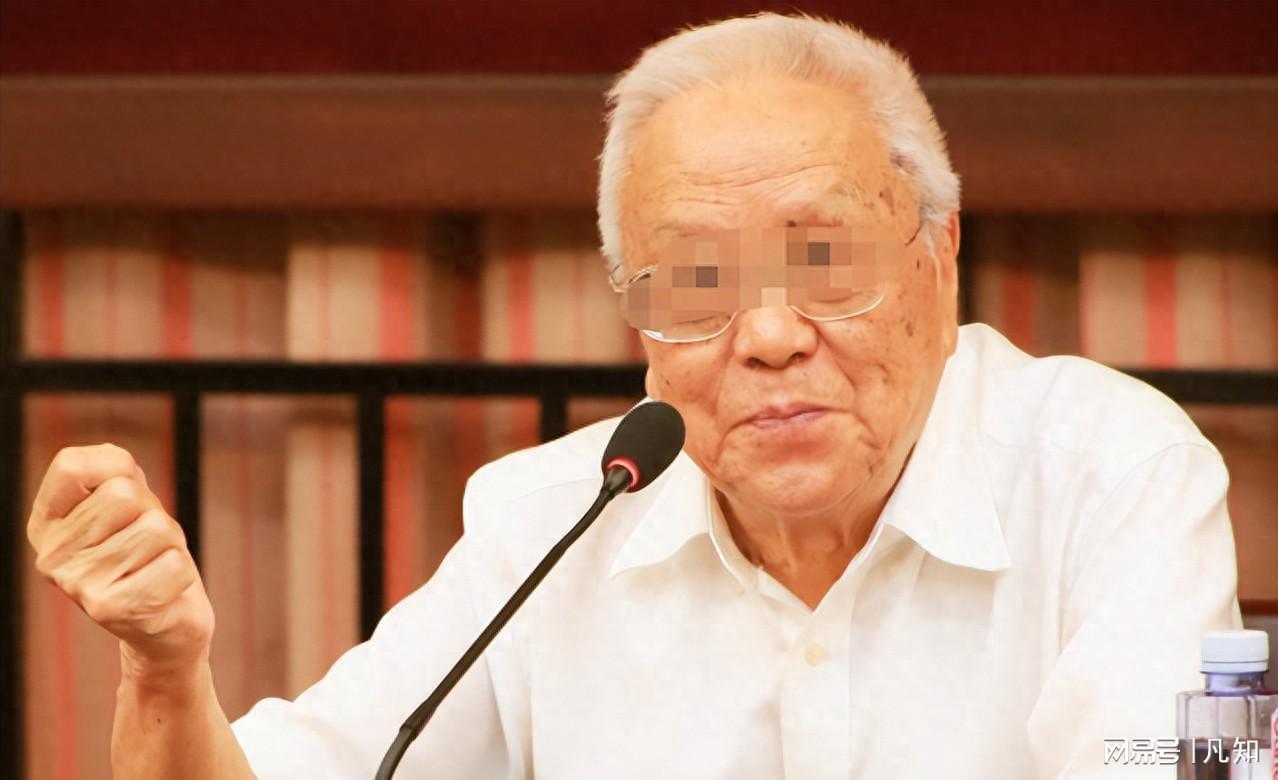 北大教授晒作息表引争议：高强度日程背后的学生困境