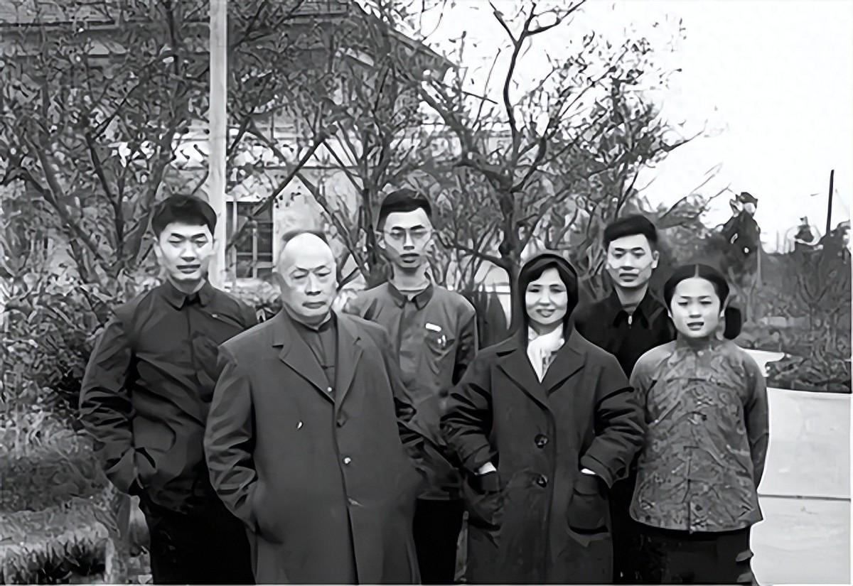 陈毅患癌后周恩来亲自批示：陈小鲁探亲背后的家风故事
