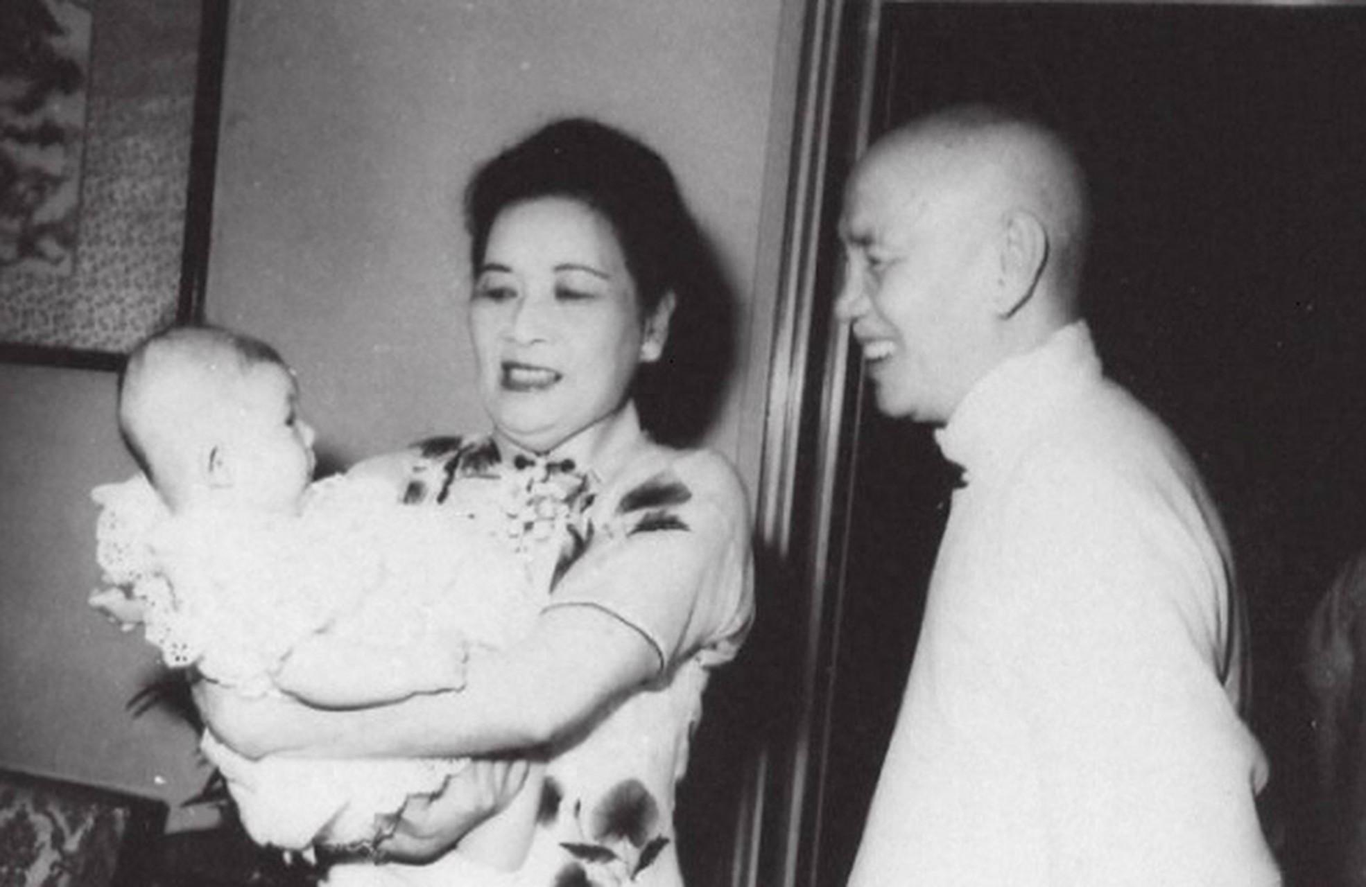 蒋家第四代长公主蒋友梅：与家族渐行渐远，嫁英国王室后裔育四国混血