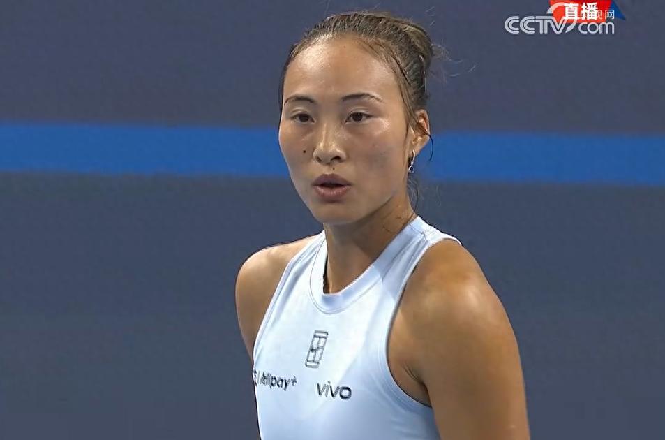 郑钦文强势复出2-0横扫！连续两年晋级法网32强，下轮对阵诺斯科娃