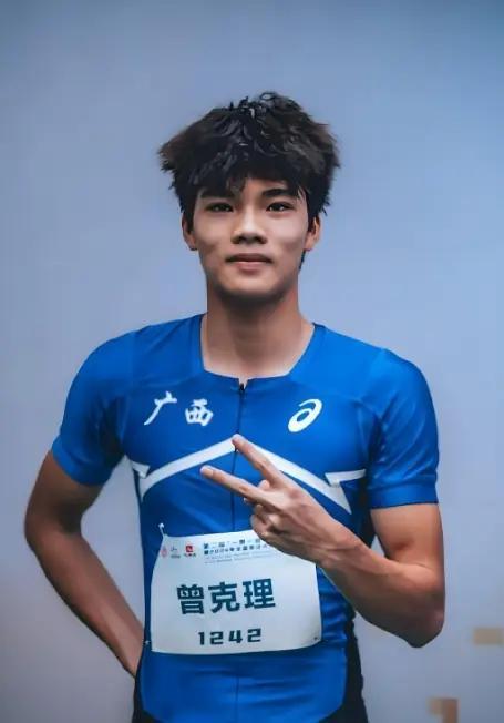 东亚U20田径锦标赛：中国曾克理10秒28强势夺得男子百米冠军