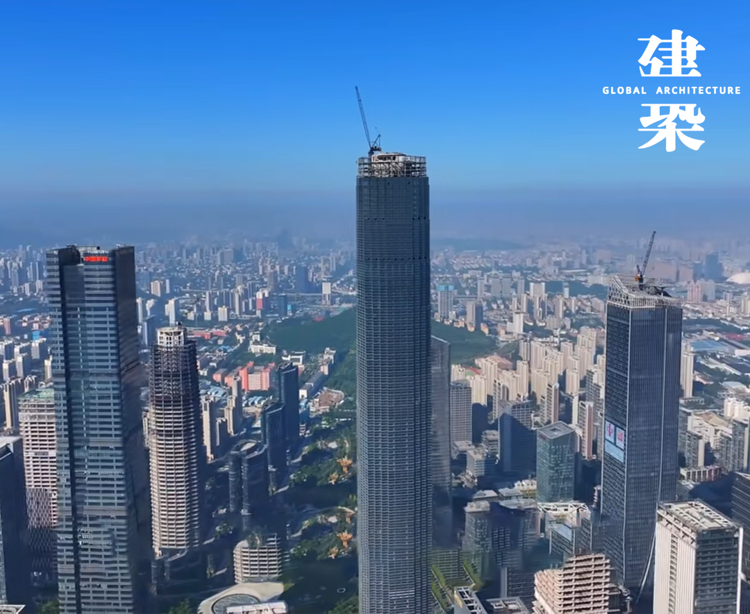 428米！山东第一高楼绿地国金中心启动塔冠幕墙安装