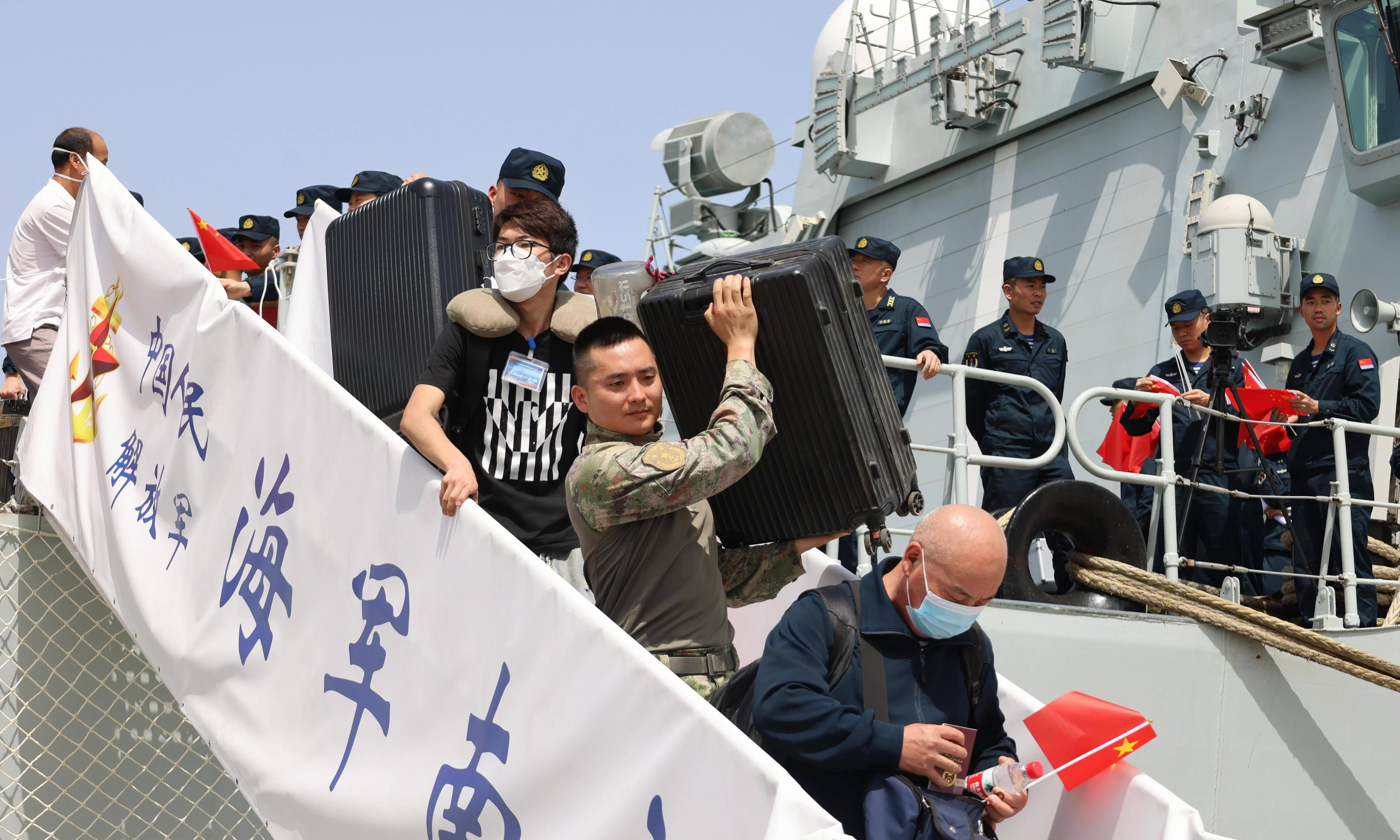 中国撤侨首次收费引热议，网友：该收！不听劝阻需担责