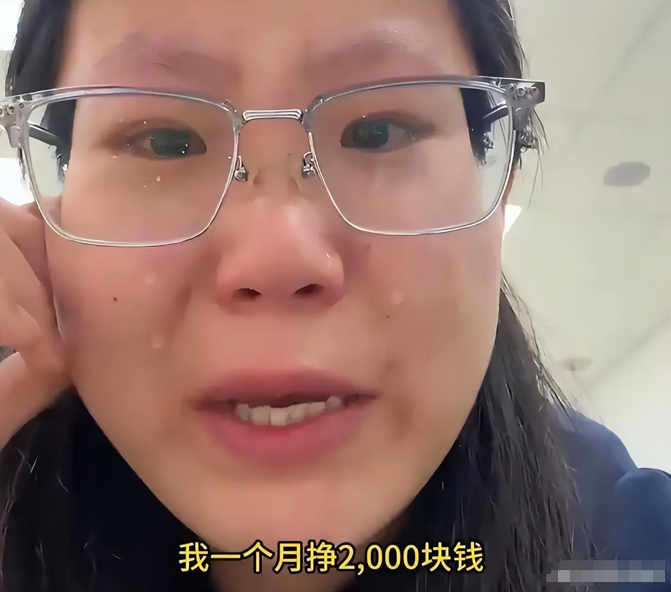 985女生晒低薪工资单引热议：国企稳定背后的现实困境