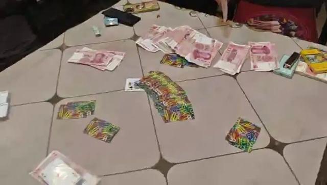 大连闲置茶楼深夜现异象，私家车云集20人涉赌被拘