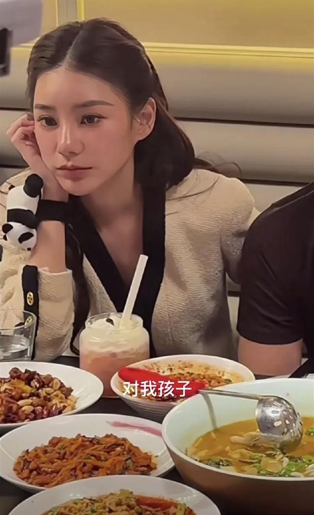马筱梅空降广东，互动拘谨，满眼疲态，内情被扒，汪小菲进退两难