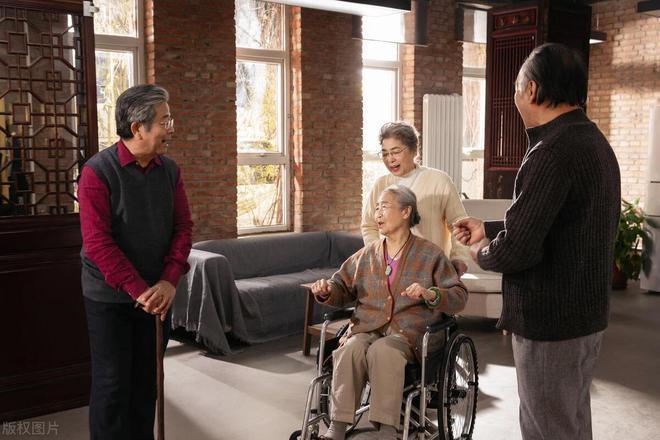 75岁老人自创互助养老新模式：不请保姆不住院，低成本更舒心