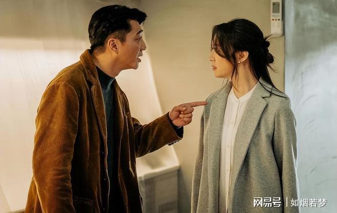 深夜女司机一天接客230单,却无人差评,丈夫检查行车记录仪后傻眼