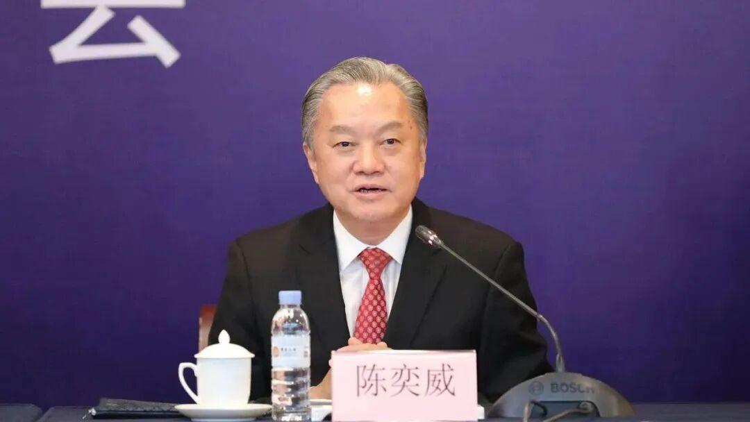 广东原人社厅长陈奕威违规接受宴请 饮用茅台等高档酒水被通报