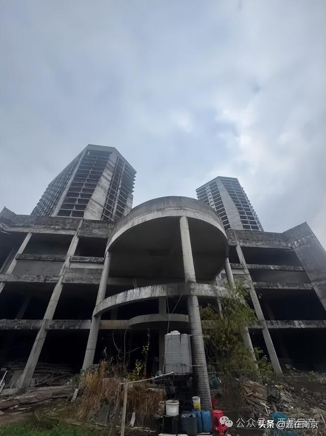 蓝宝石广场外立面霉变