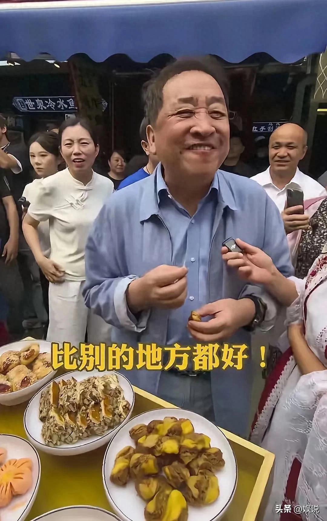 74岁姜昆新疆演出阵容引争议：艺人私生活成焦点