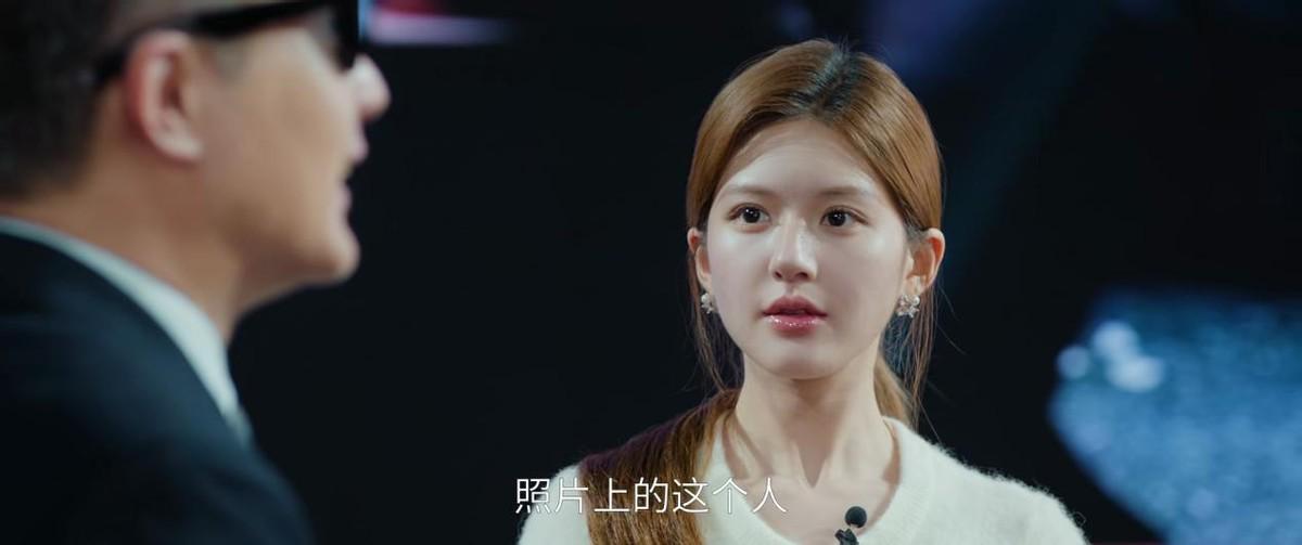 《许我耀眼》看到许妍帮丈夫解围，才知，沈皓明早知许妍身份