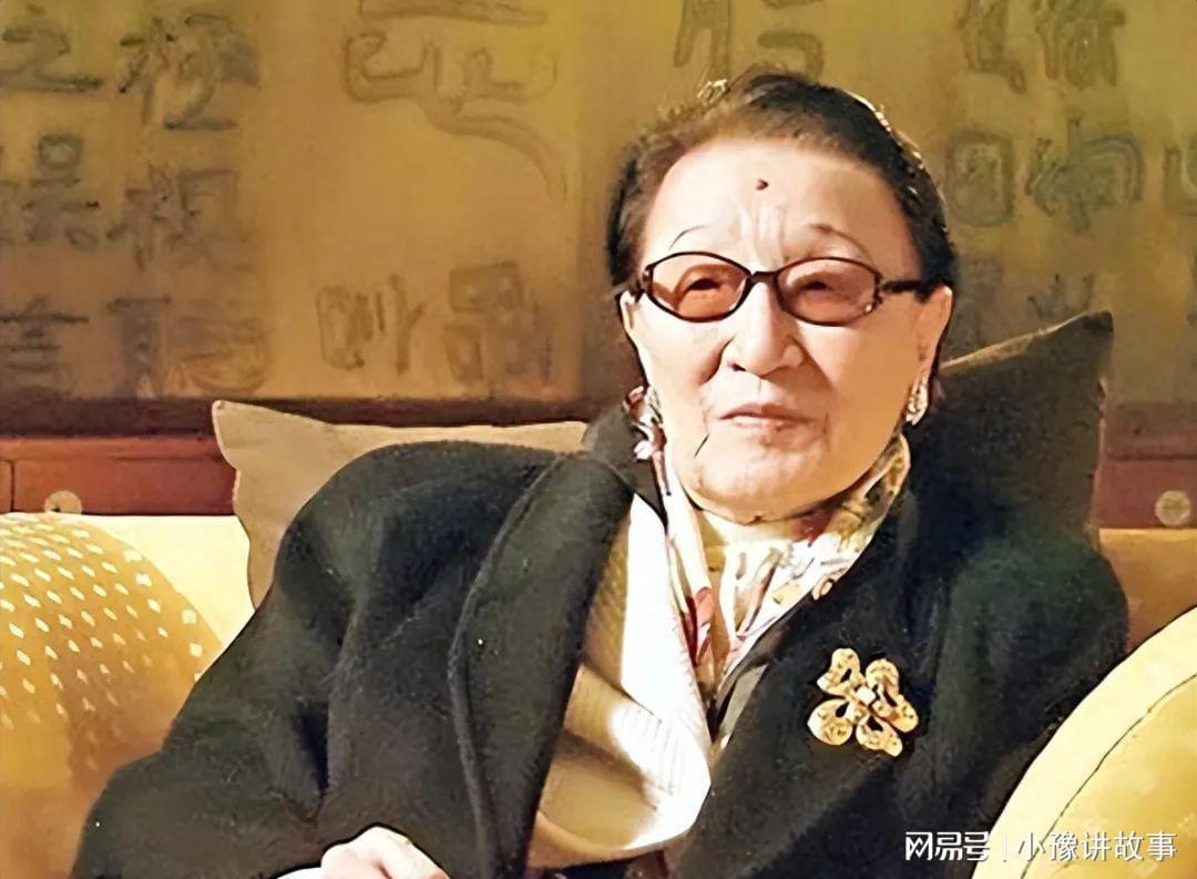 清末格格金默玉揭秘：影视剧中的格格与喳，历史真相究竟如何？