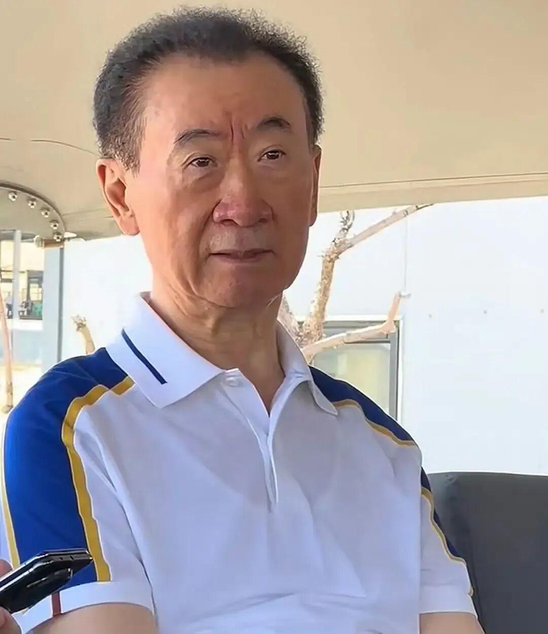 王健林被限制高消费，王思聪在新加坡当背包客，一个时代的远去！