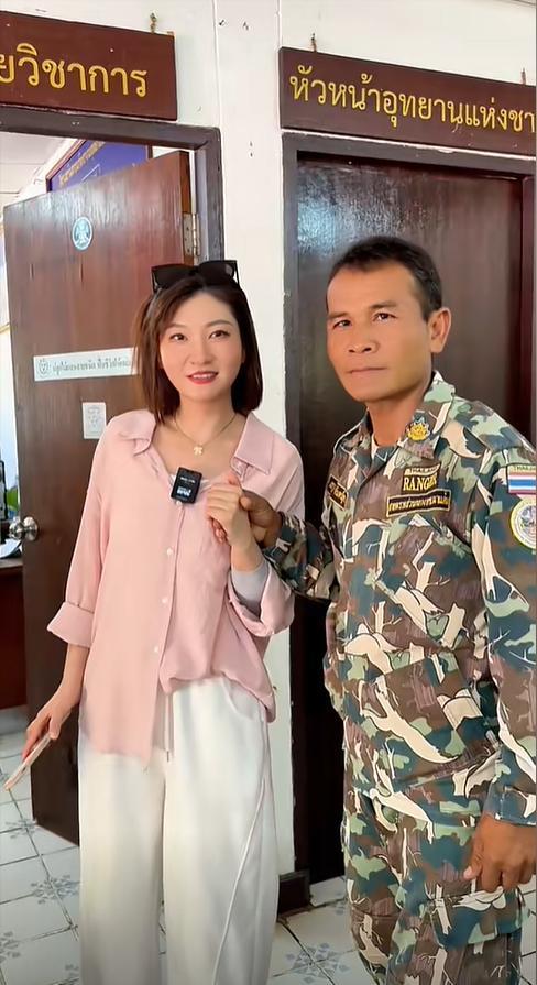 王暖暖与救命恩人交流