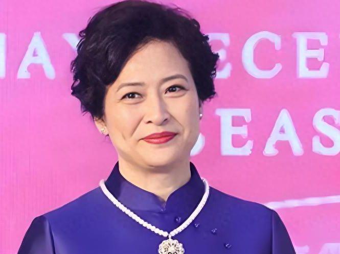 许娣：半个娱乐圈的“妈”，40年婚姻背后的深情故事