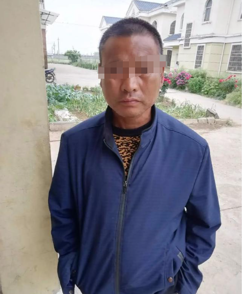 53岁保安将7名女子藏进地窖，5年后妻子进地窖，打开门傻眼了