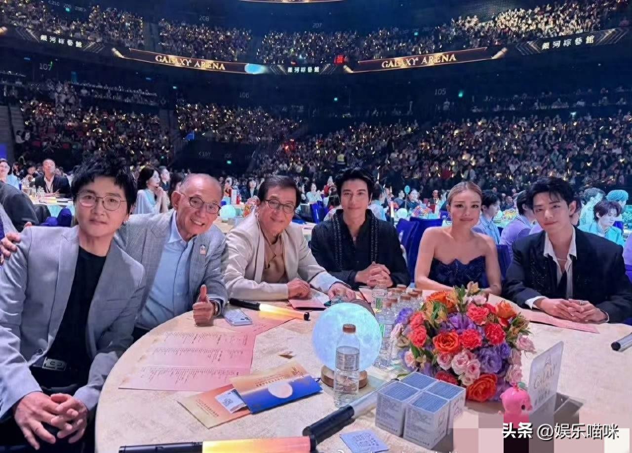 大湾区晚会成直播照妖镜：成龙忘词，刘涛不该来，小沈阳女儿赢了