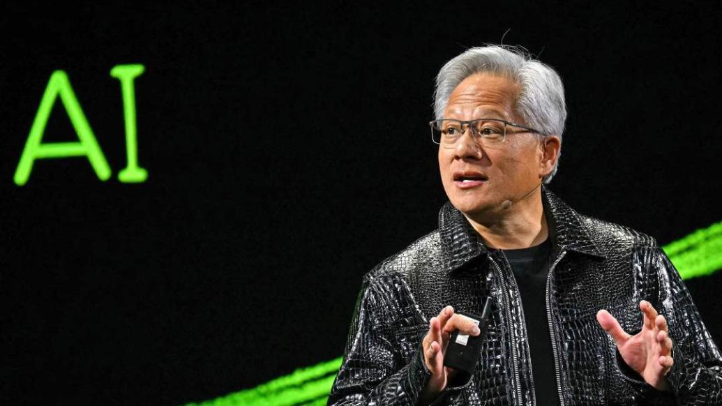 黄仁勋：OpenAI或成万亿美元巨头，中国市场重要性不容忽视