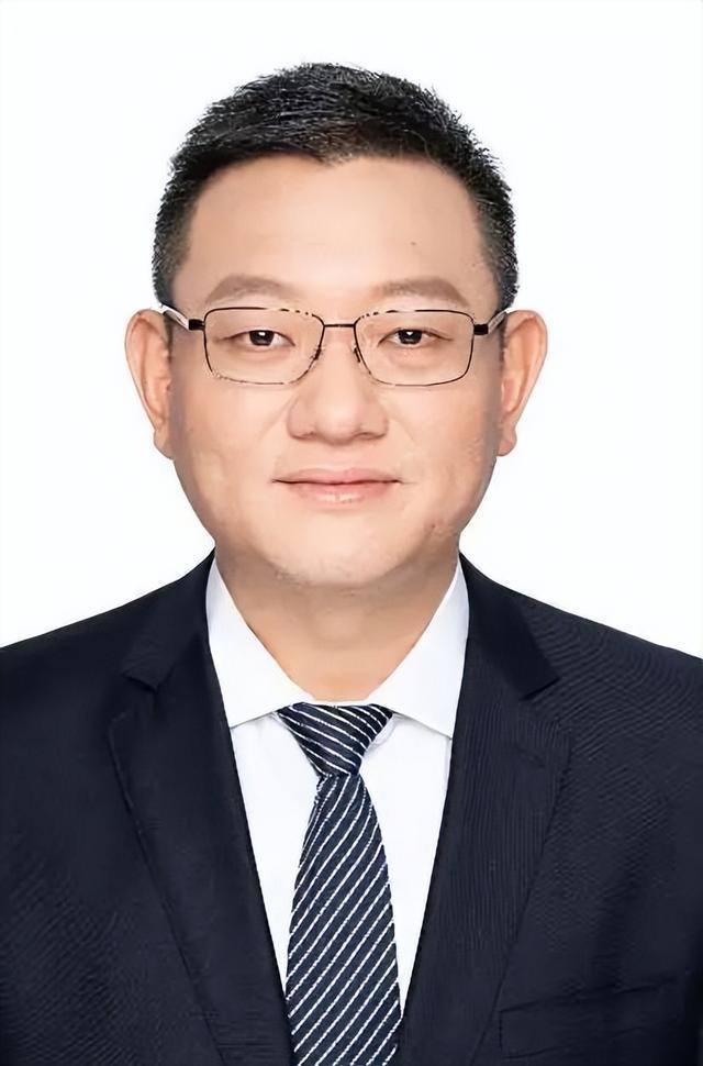 吕鸣履新：从上海市虹口区区长调任北京市门头沟区委副书记