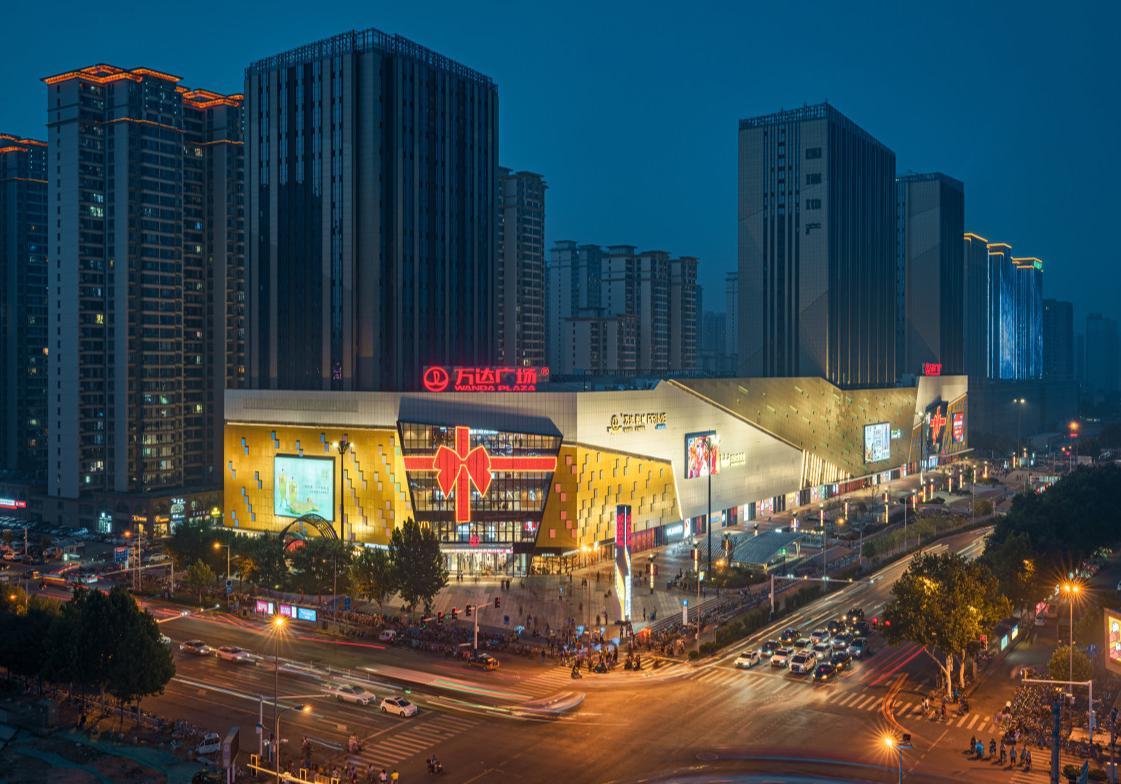 王健林与万达三年自救路：600亿战投入局，80余座万达广场出售
