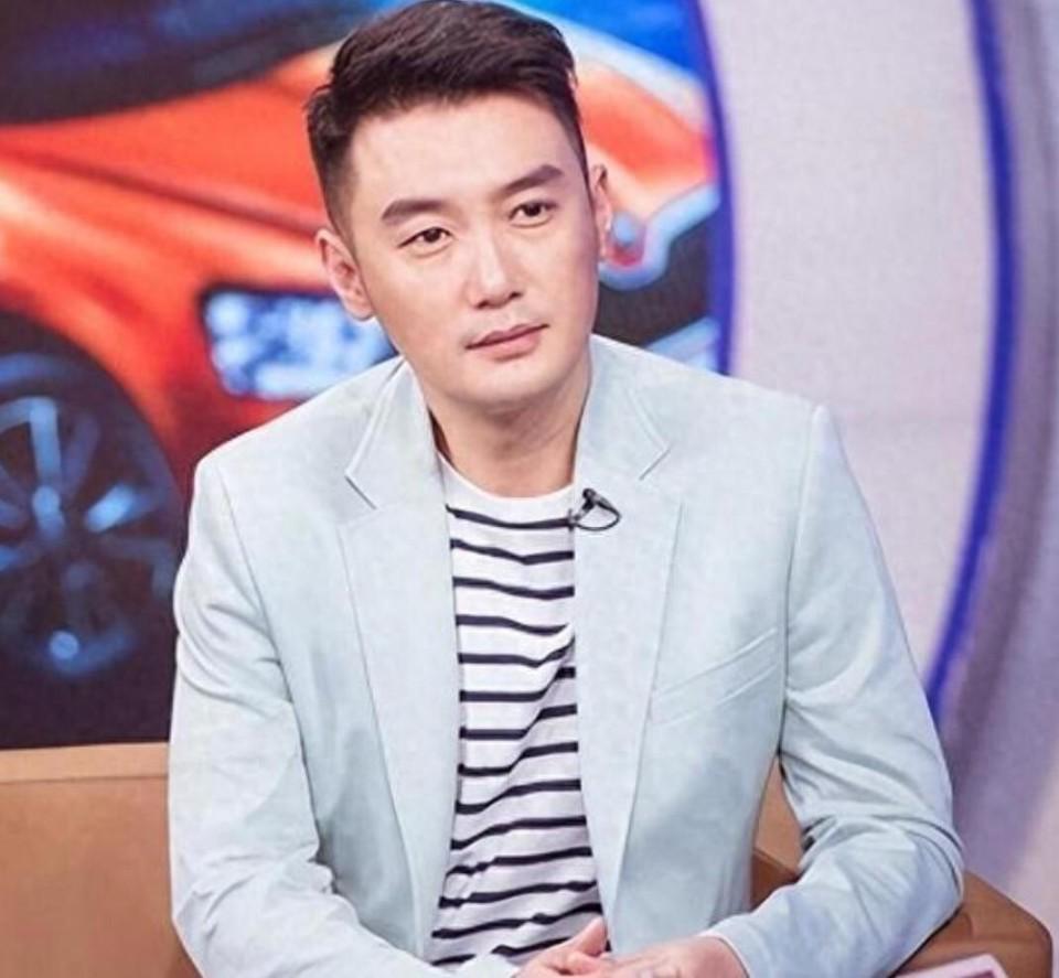 央视主持不做去当演员，33岁闷声拿影帝，今演《灼灼韶华》又火了