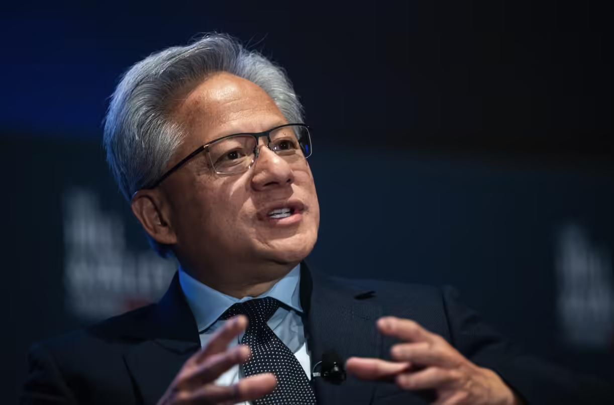 黄仁勋再售22.5万股英伟达股票，套现超4000万美元引关注