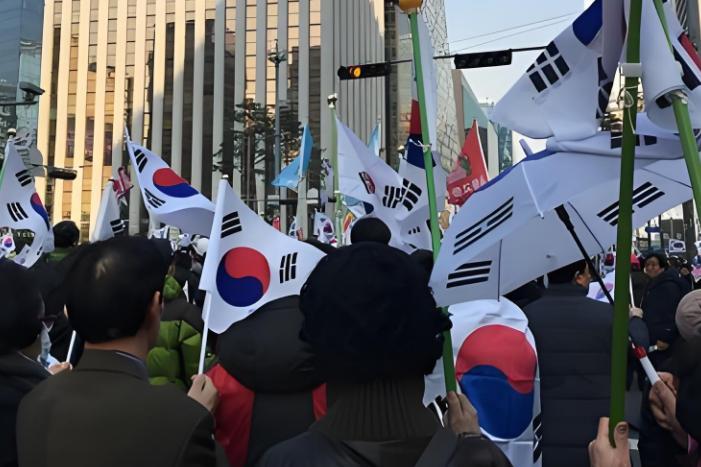 韩国反华示威幕后真相：73岁美籍韩裔老太如何操控舆论？