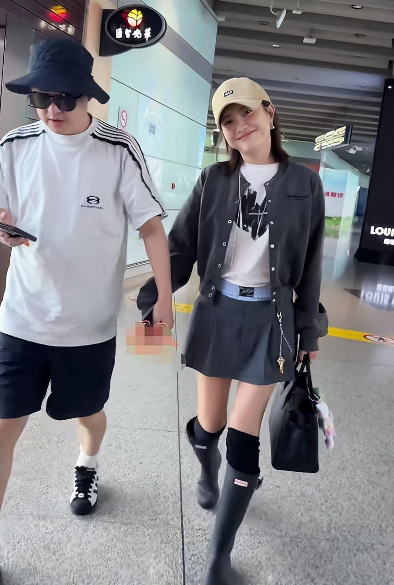 包贝尔夫妇三亚度假，女儿饺子随行引关注，二胎儿子暂未同行