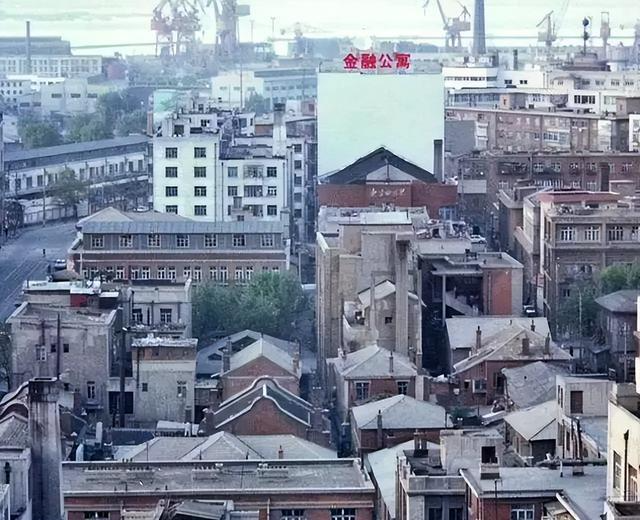 大连“虎豹”邹显卫：死缓犯的监狱风云，权色交易全揭秘