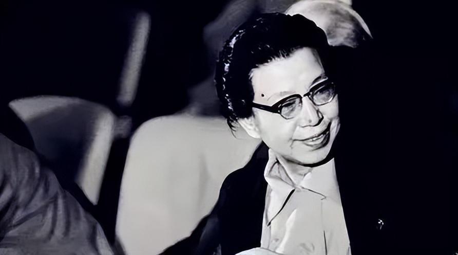 江青自杀事件始末：历史背景与深层原因解析
