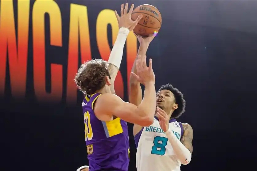 NBA新赛季疯狂签约夜：湖人28+10射手加盟，勇士6抢断神偷回归