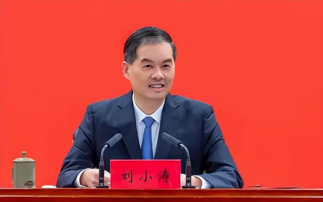 刘小涛履新江苏省政府党组书记，职业生涯回顾