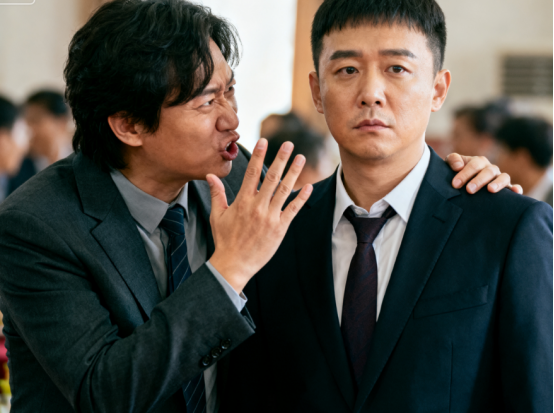 升省委书记回乡赴宴,被初恋嘲讽,离开时秘书一声“书记”全场哑然