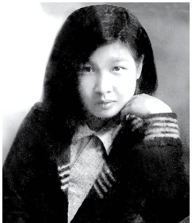 1998年曾志病逝，临终前女儿一再追问：我大哥究竟是谁的孩子？