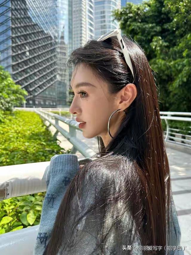 深圳校花风采：青春活力与纯净之美