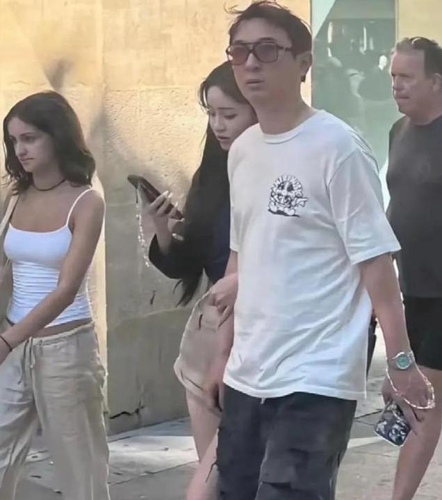 王思聪爆料女网红事件：外围女指控引发舆论风波