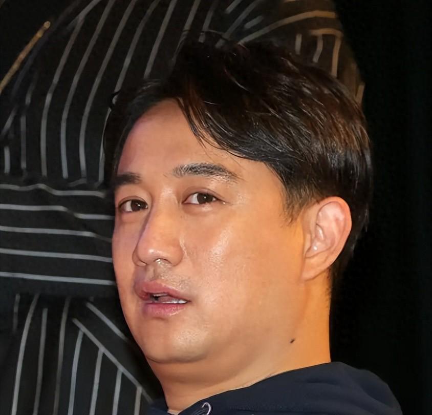 55岁黄磊健康状况引关注：戴呼吸机、服药，心脏病史曝光