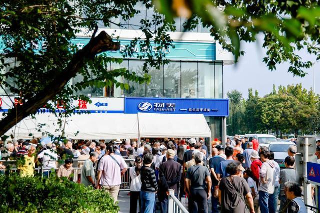 物美天津梅江店开业爆火，2200㎡卖场70%新品引排队热潮