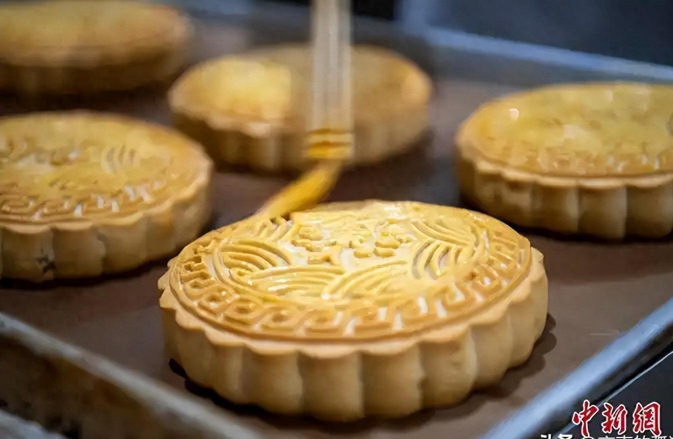 广西一工人掉入月饼机器内，几天后才被发现，做出的月饼已卖出？